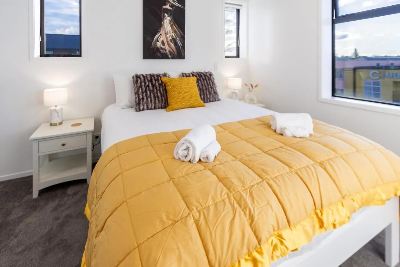 Trendy 3 Bedroom 2 Bath Residence, Central City Christchurch 0*,