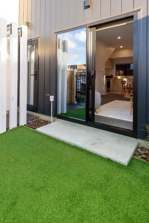 Trendy 3 Bedroom 2 Bath Residence, Central City Christchurch Apartment
