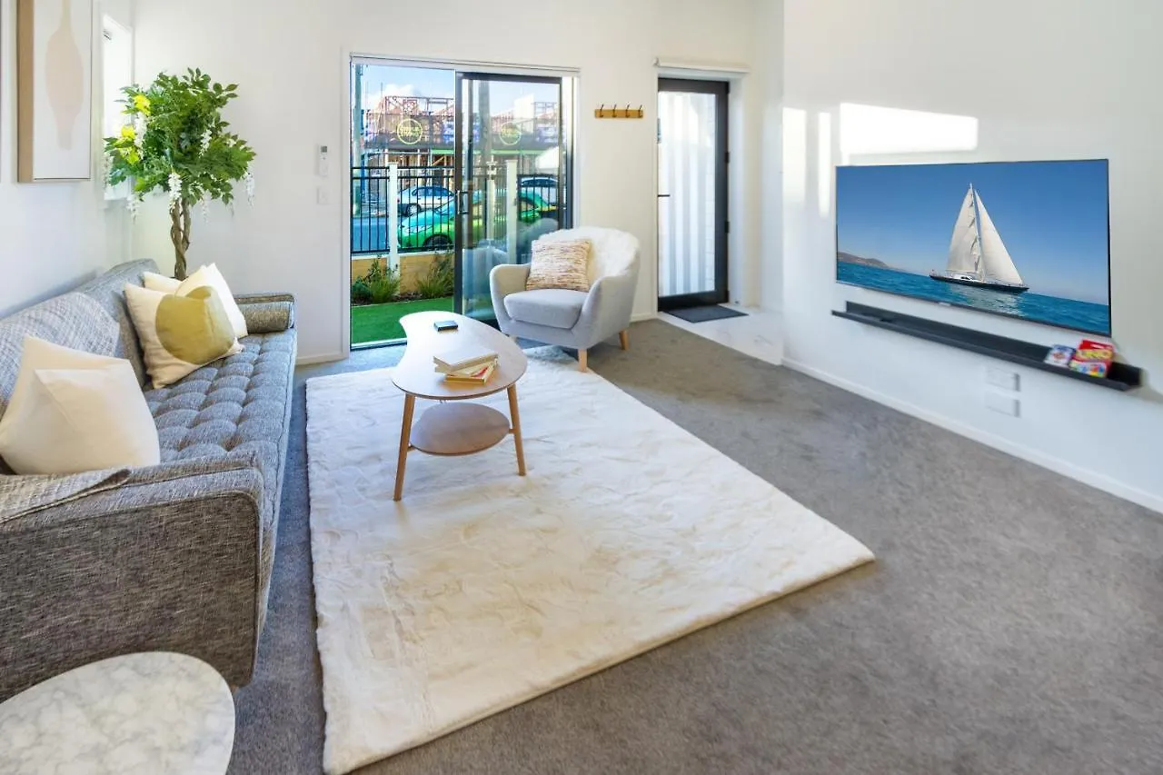 Trendy 3 Bedroom 2 Bath Residence, Central City Christchurch